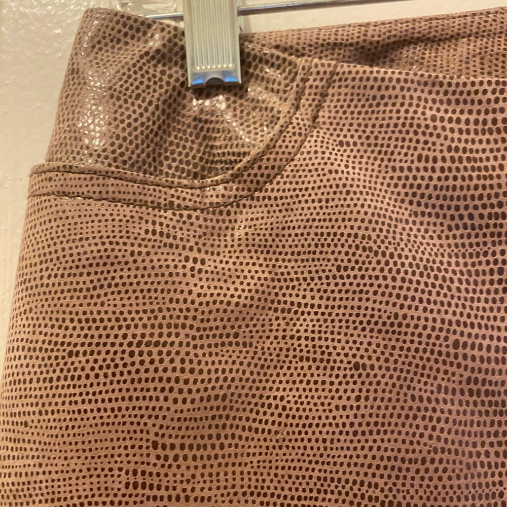 Genuine leather pant subtle animal print sz 2 tan - Picture 5 of 8